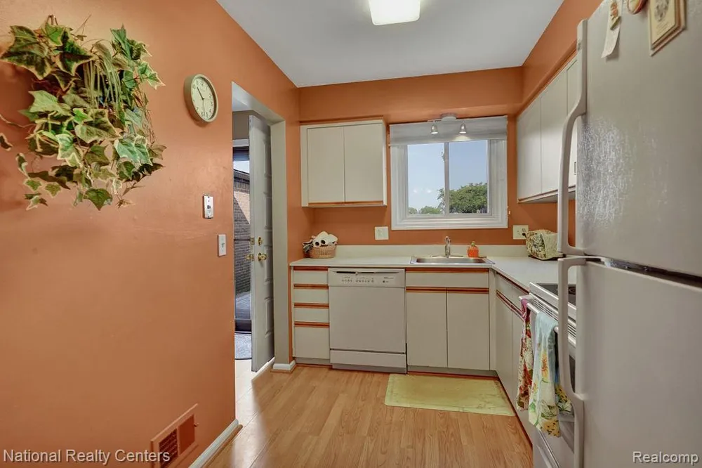 206 Country Club Drive St Clair Shores City, MI 48082