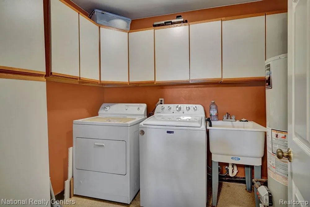 206 Country Club Drive St Clair Shores City, MI 48082