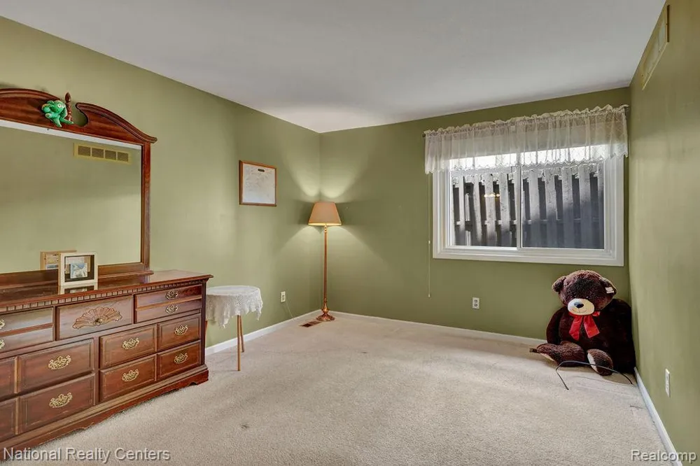 206 Country Club Drive St Clair Shores City, MI 48082