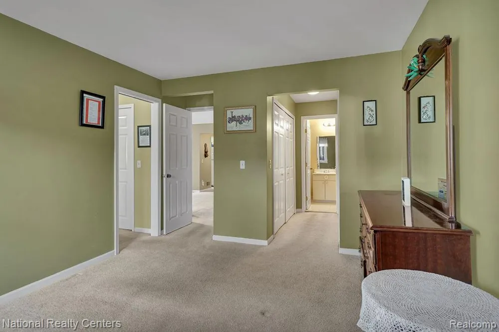 206 Country Club Drive St Clair Shores City, MI 48082
