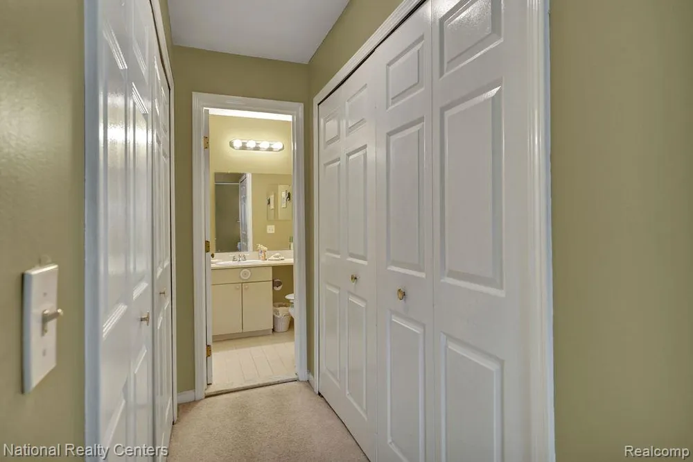 206 Country Club Drive St Clair Shores City, MI 48082