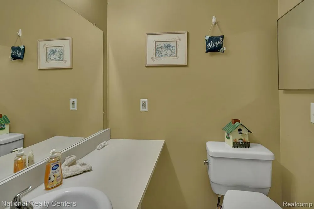 206 Country Club Drive St Clair Shores City, MI 48082