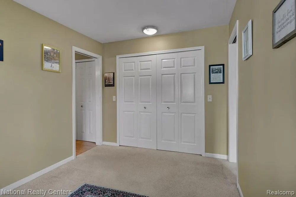206 Country Club Drive St Clair Shores City, MI 48082