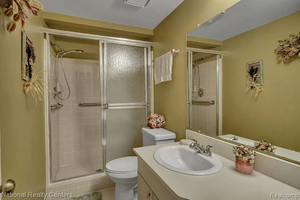206 Country Club Drive St Clair Shores City, MI 48082