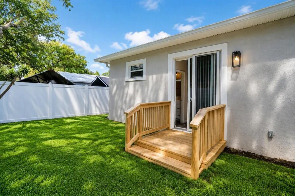 4102 THATCHER AVENUE #B Tampa, FL 33614