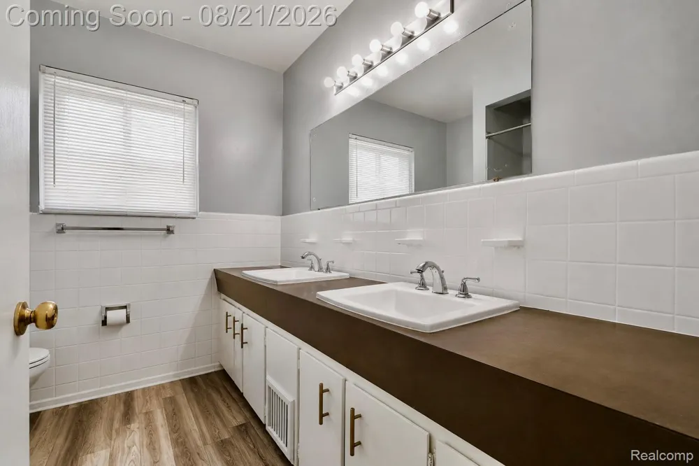 28326 Alden Street Madison Heights City, MI 48071
