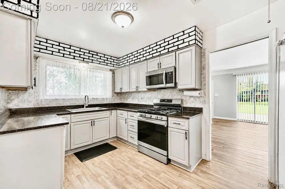 28326 Alden Street Madison Heights City, MI 48071