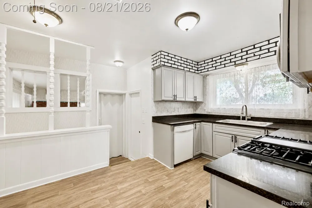 28326 Alden Street Madison Heights City, MI 48071