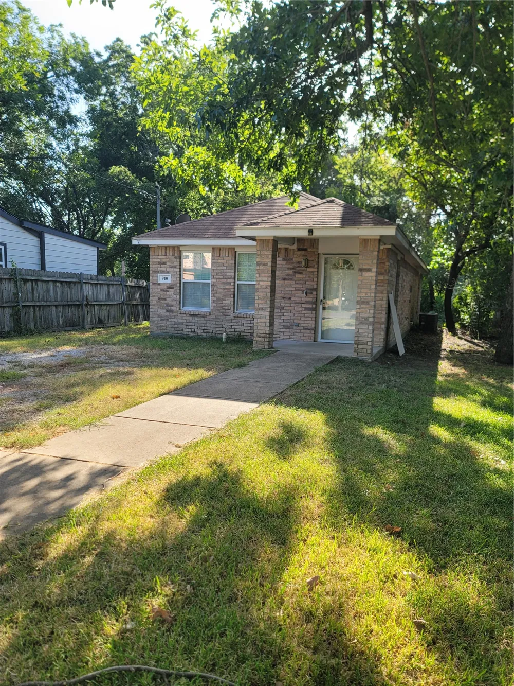 910 S Catherine Street Terrell, TX 75160