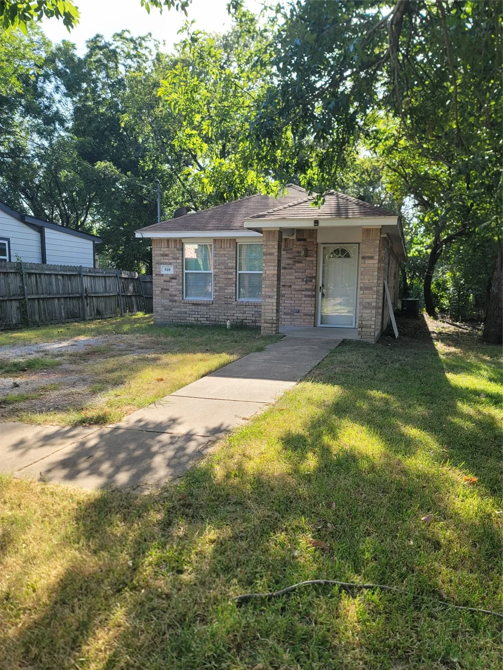 910 S Catherine Street Terrell, TX 75160