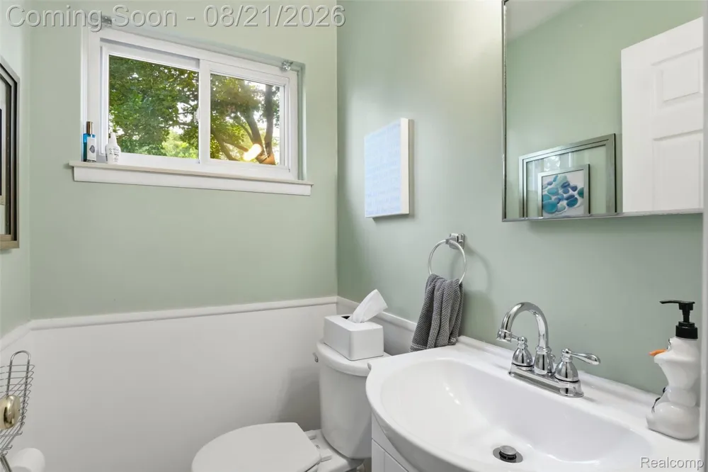 38477 Ann Arbor Trail Livonia City, MI 48150