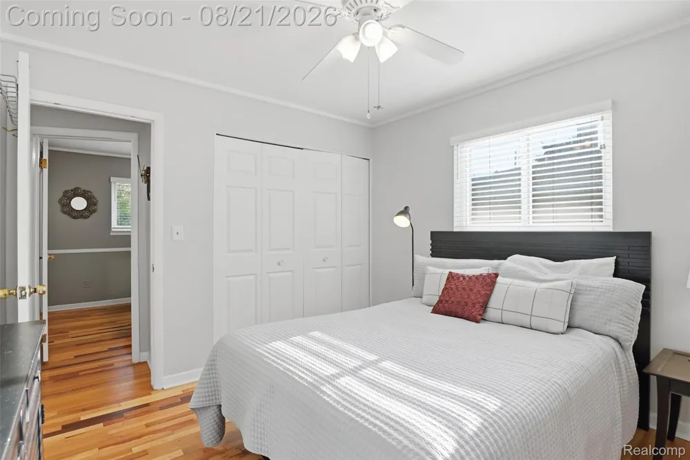 38477 Ann Arbor Trail Livonia City, MI 48150