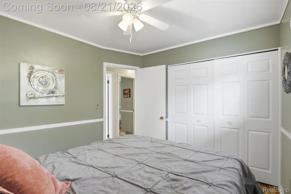 38477 Ann Arbor Trail Livonia City, MI 48150