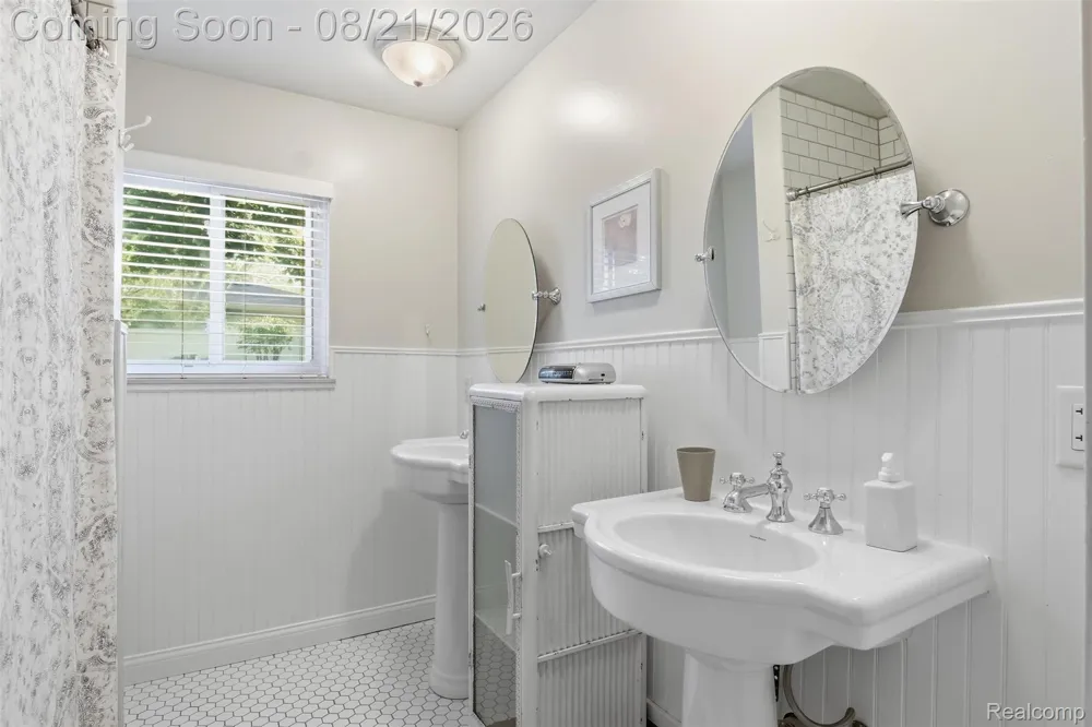 38477 Ann Arbor Trail Livonia City, MI 48150
