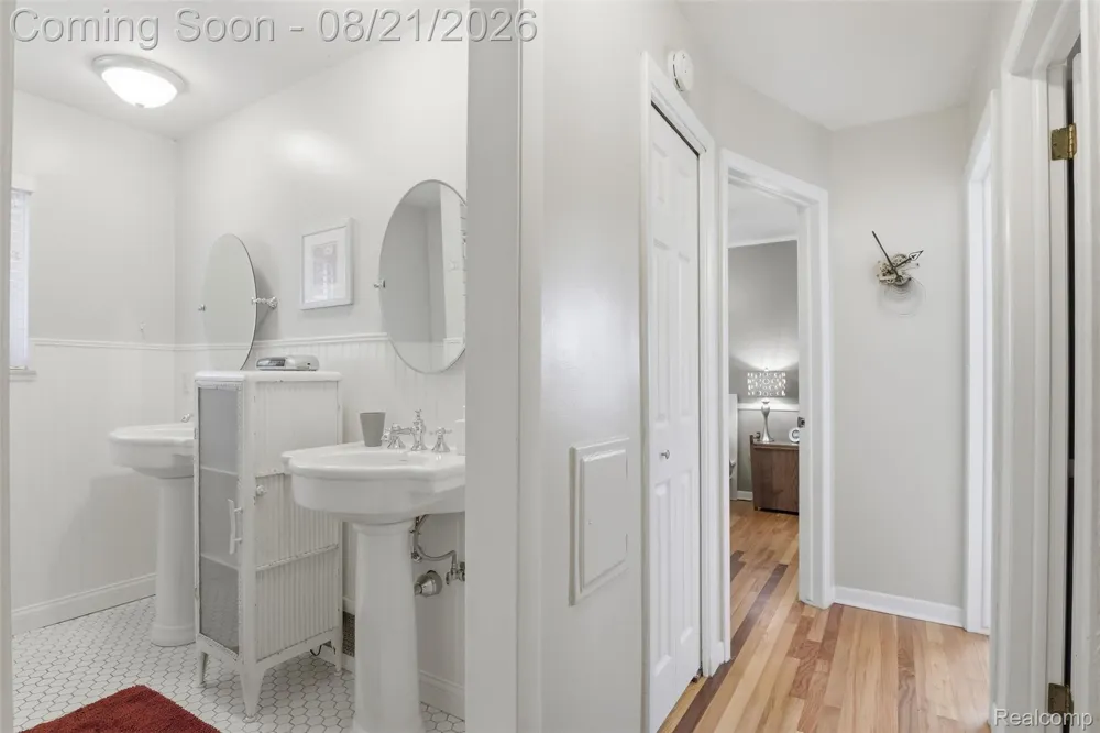 38477 Ann Arbor Trail Livonia City, MI 48150