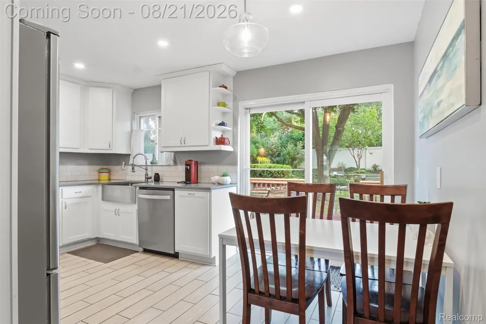38477 Ann Arbor Trail Livonia City, MI 48150