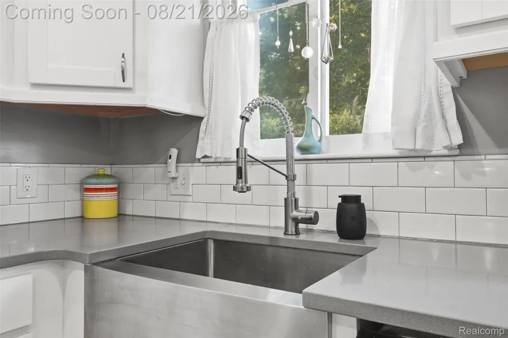 38477 Ann Arbor Trail Livonia City, MI 48150