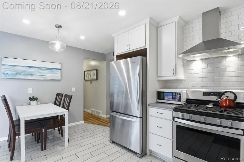 38477 Ann Arbor Trail Livonia City, MI 48150