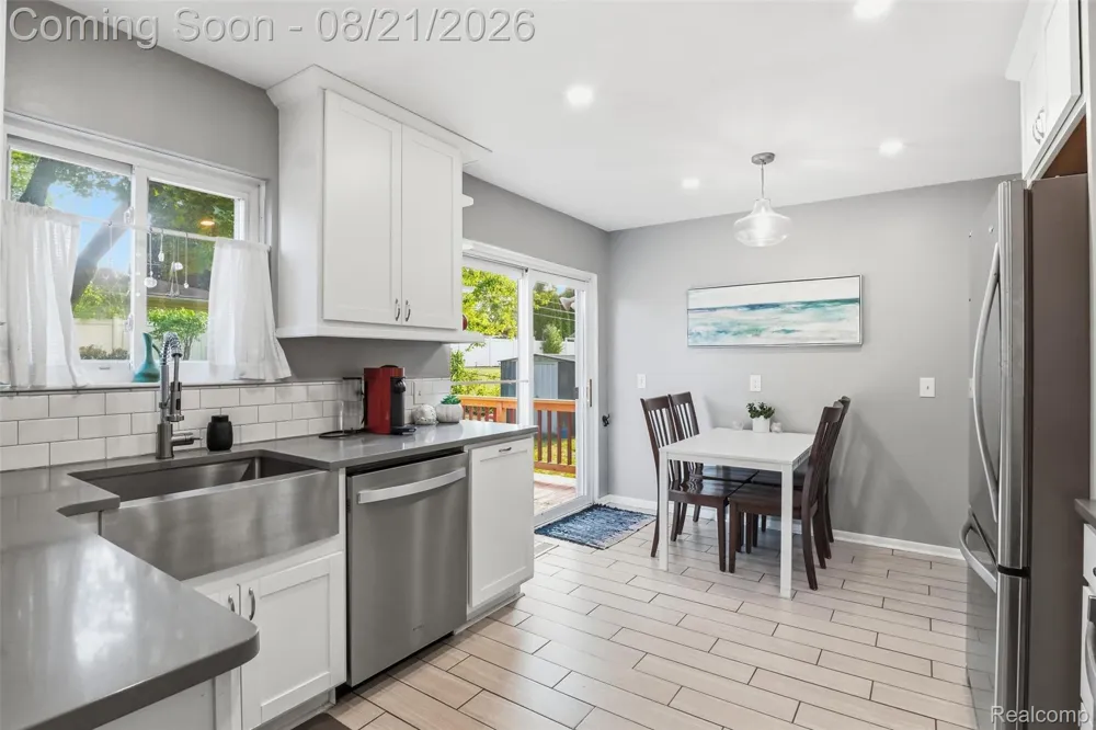 38477 Ann Arbor Trail Livonia City, MI 48150