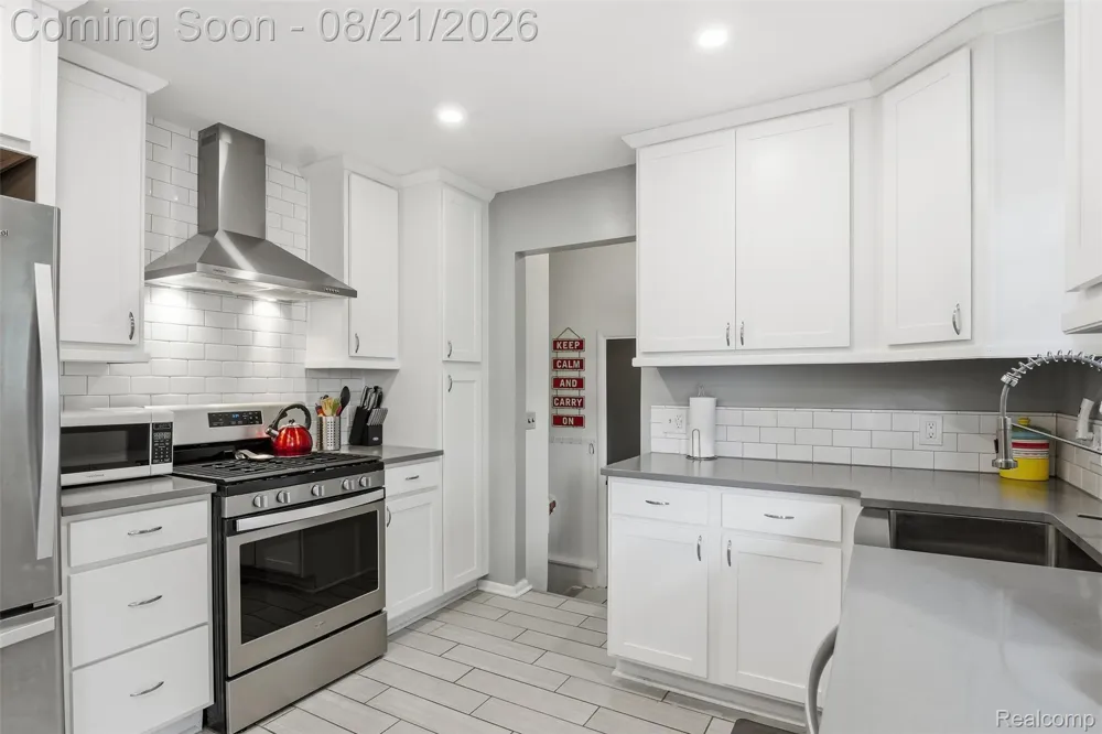 38477 Ann Arbor Trail Livonia City, MI 48150