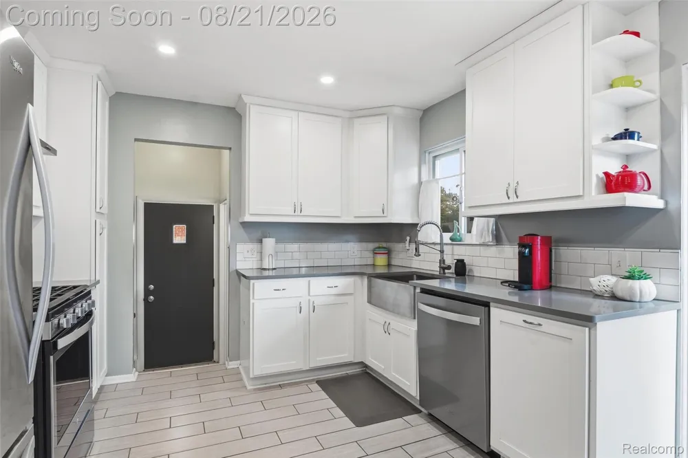 38477 Ann Arbor Trail Livonia City, MI 48150