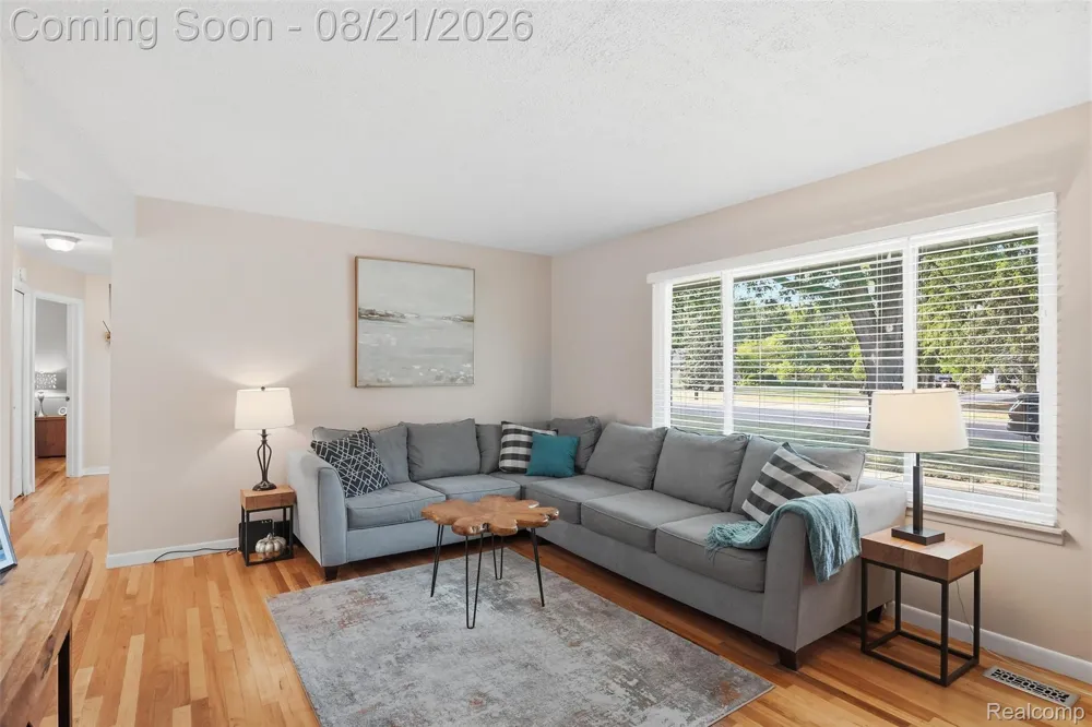 38477 Ann Arbor Trail Livonia City, MI 48150