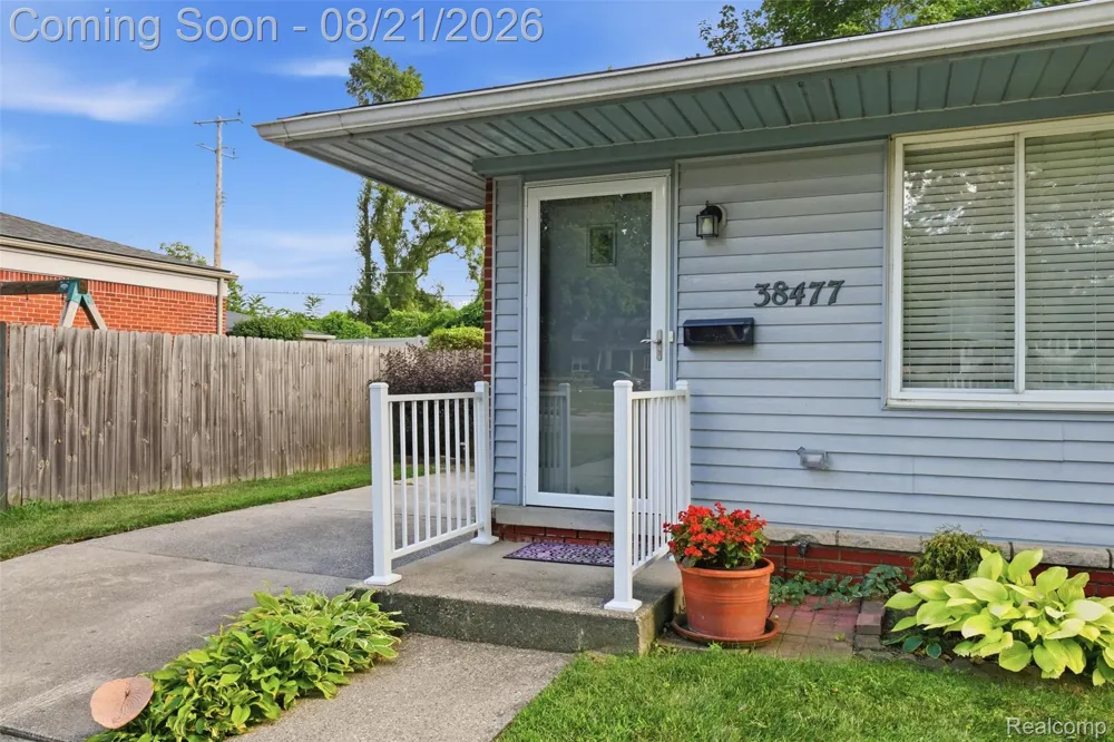 38477 Ann Arbor Trail Livonia City, MI 48150