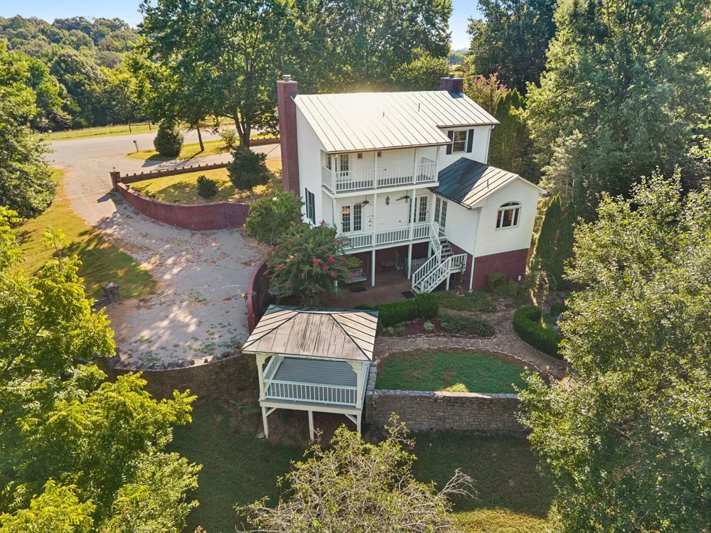 1668 Old Lewisburg Hwy Columbia, TN 38401