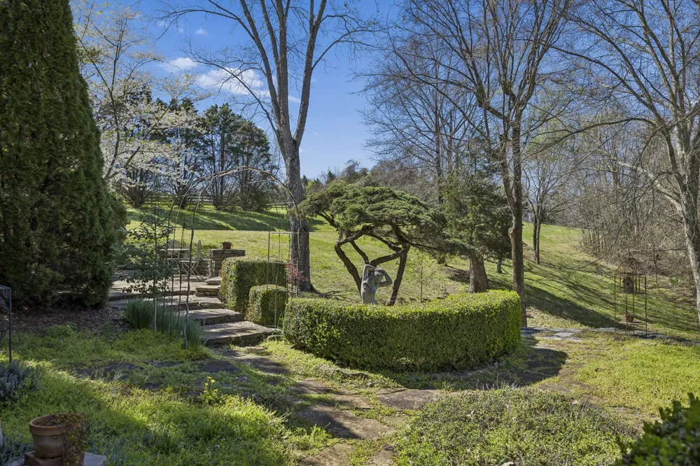 1668 Old Lewisburg Hwy Columbia, TN 38401