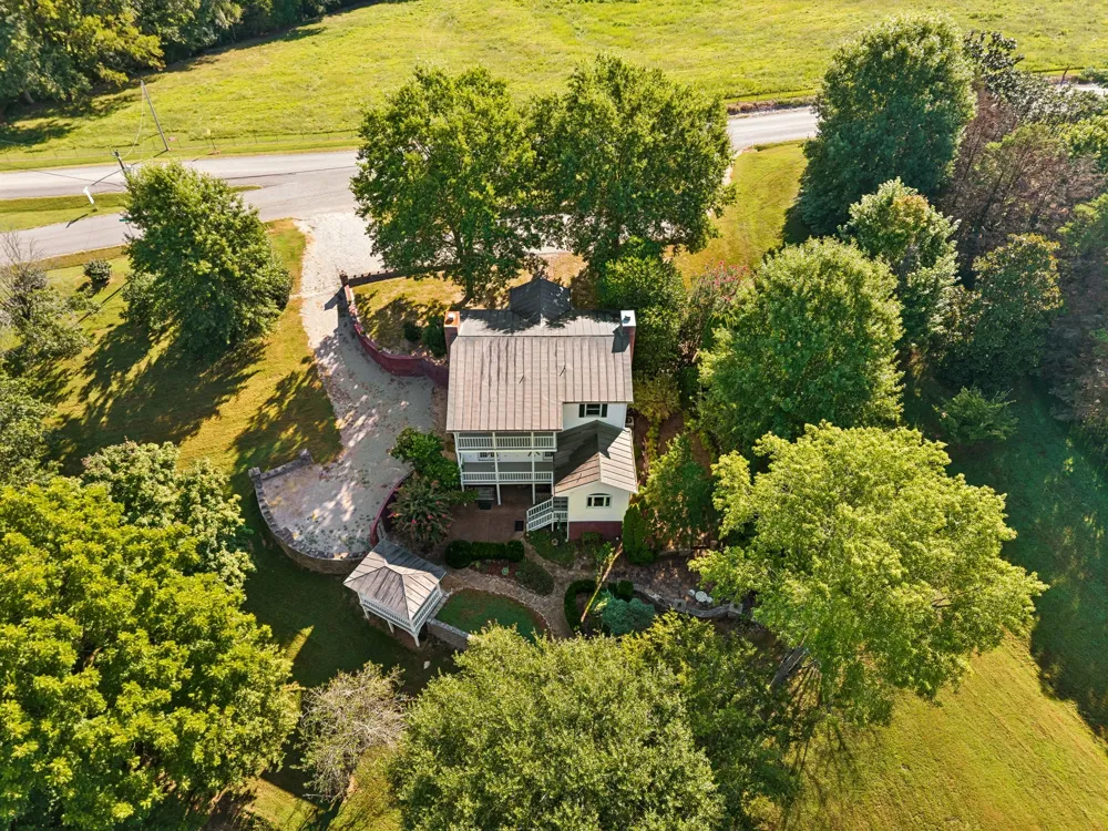 1668 Old Lewisburg Hwy Columbia, TN 38401