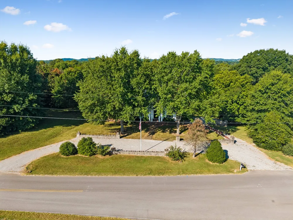 1668 Old Lewisburg Hwy Columbia, TN 38401