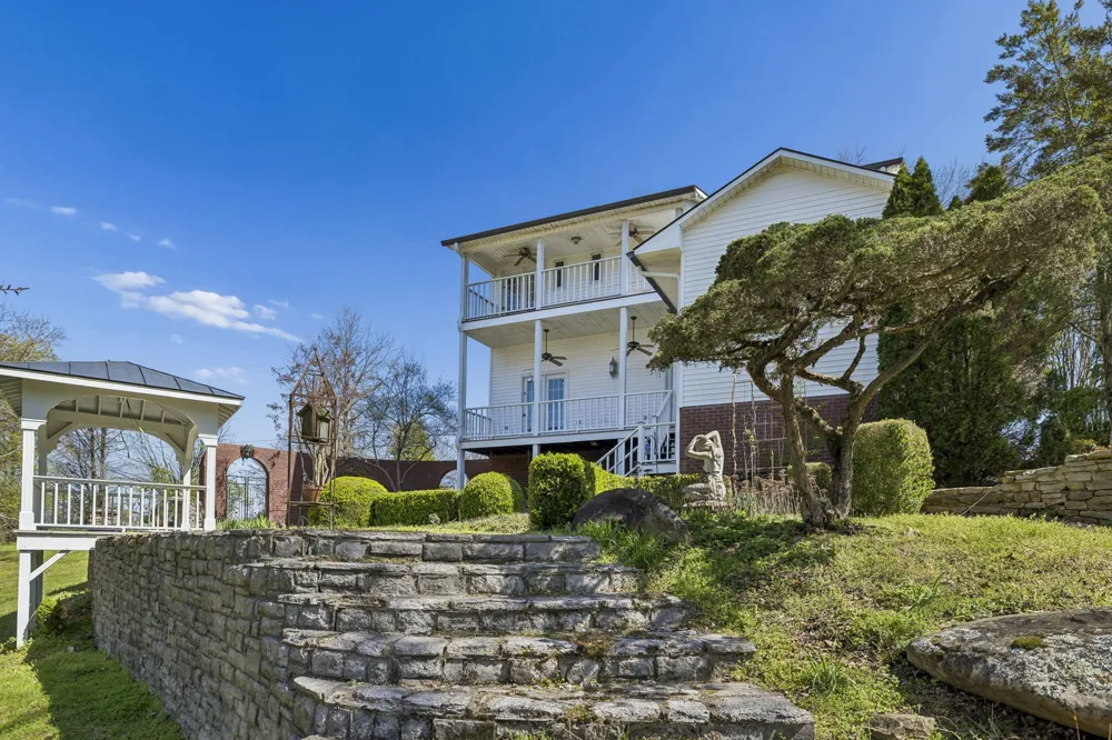 1668 Old Lewisburg Hwy Columbia, TN 38401