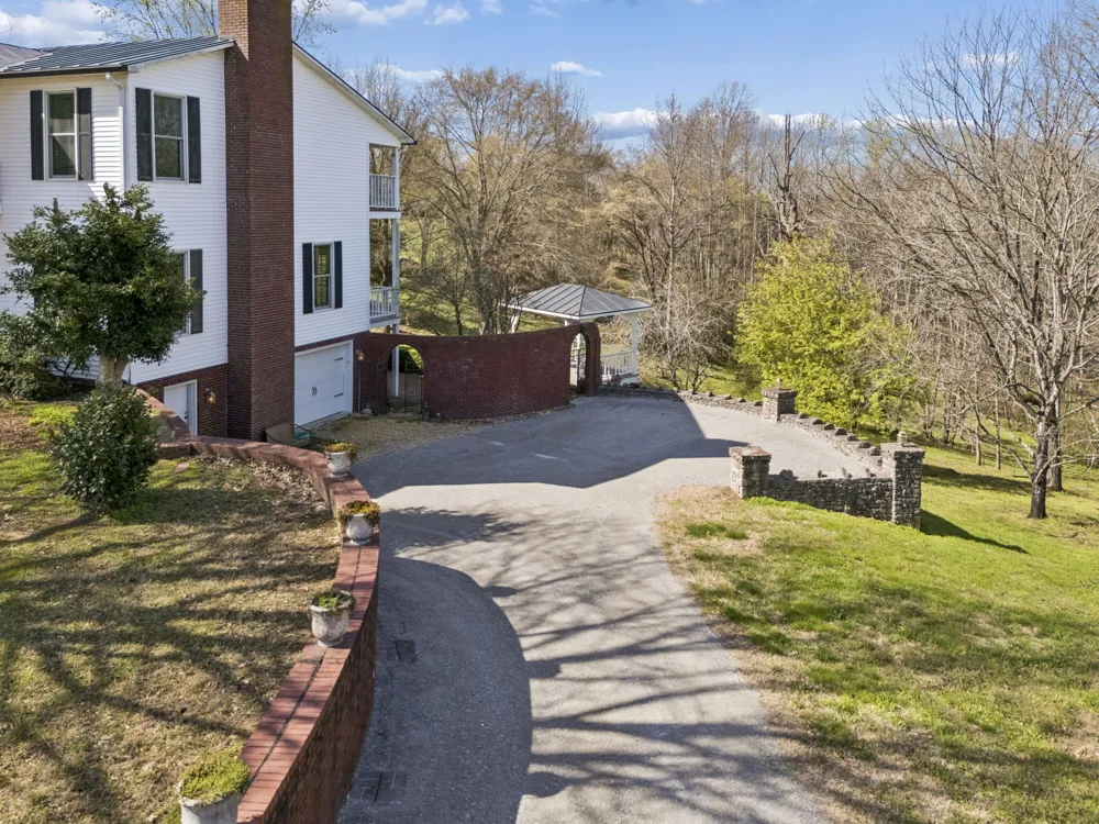 1668 Old Lewisburg Hwy Columbia, TN 38401