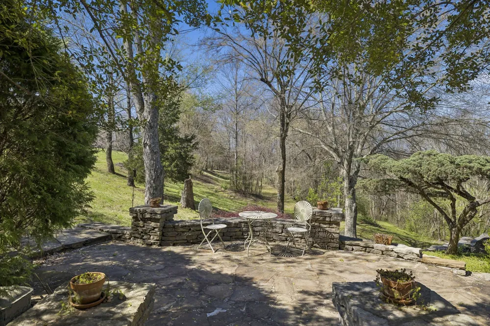 1668 Old Lewisburg Hwy Columbia, TN 38401