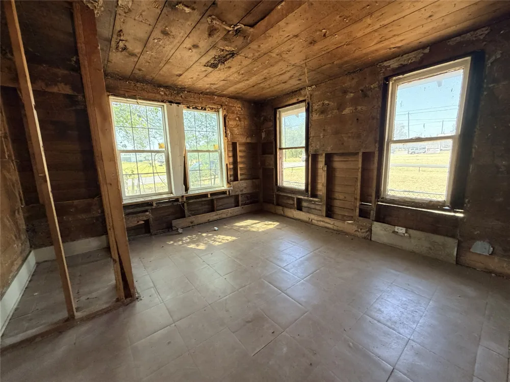 304 E 1st Avenue Corsicana, TX 75110