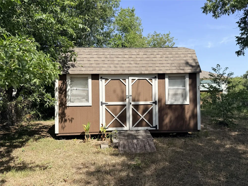 304 E 1st Avenue Corsicana, TX 75110
