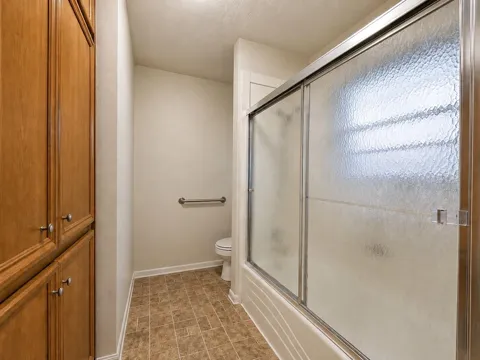 1105 E Adoue Street