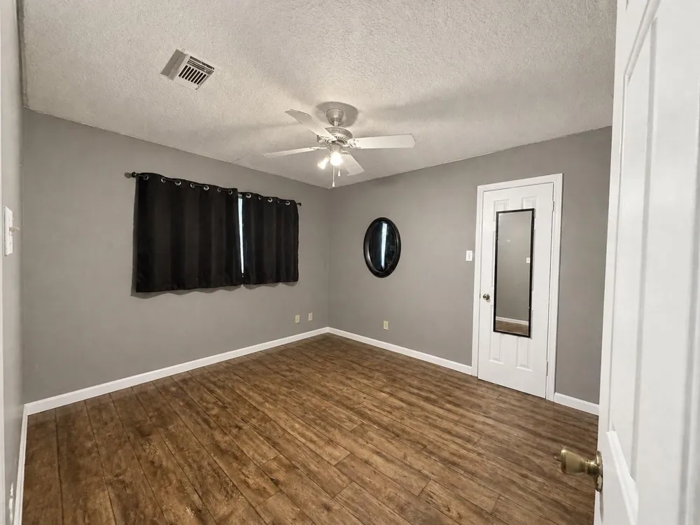 1105 E Adoue Street Alvin, TX 77511