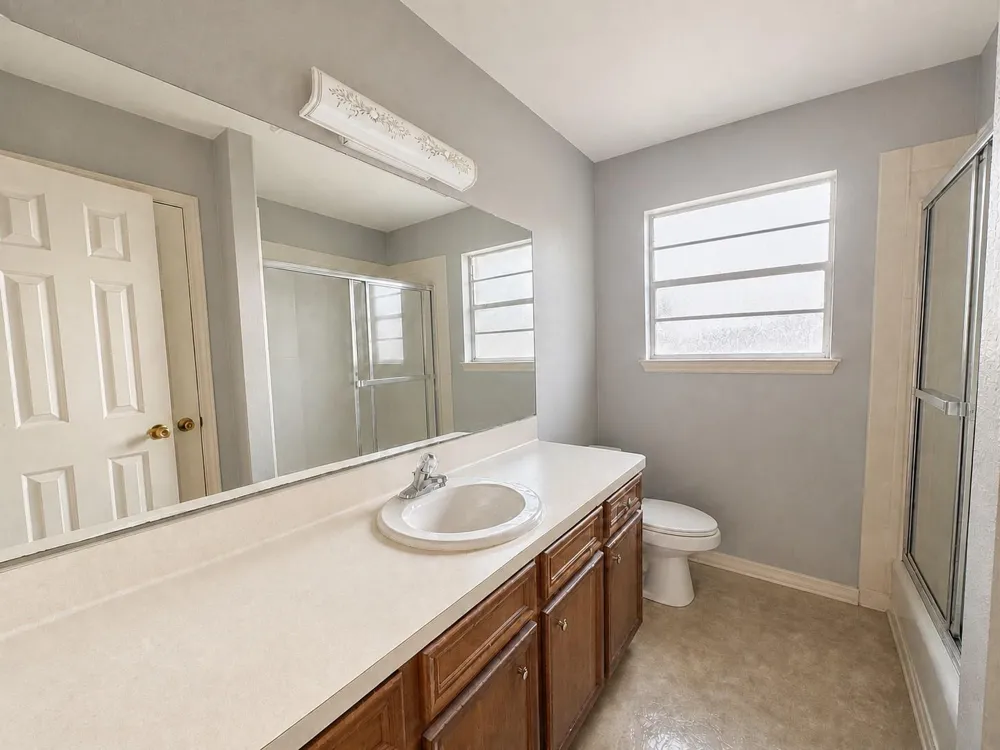 1105 E Adoue Street Alvin, TX 77511