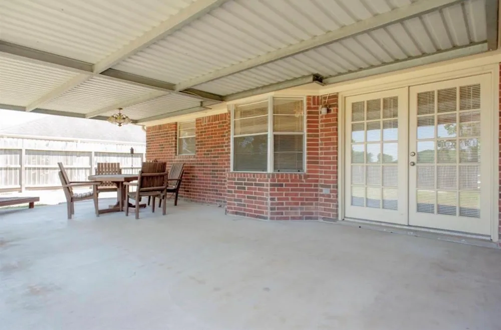 1105 E Adoue Street Alvin, TX 77511