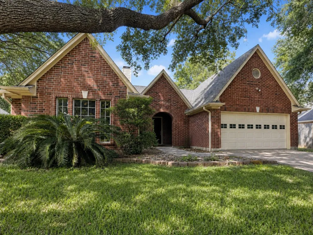1105 E Adoue Street Alvin, TX 77511