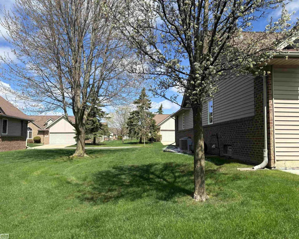 34904 Chickadee Ridge Ridge Richmond City, MI 48062