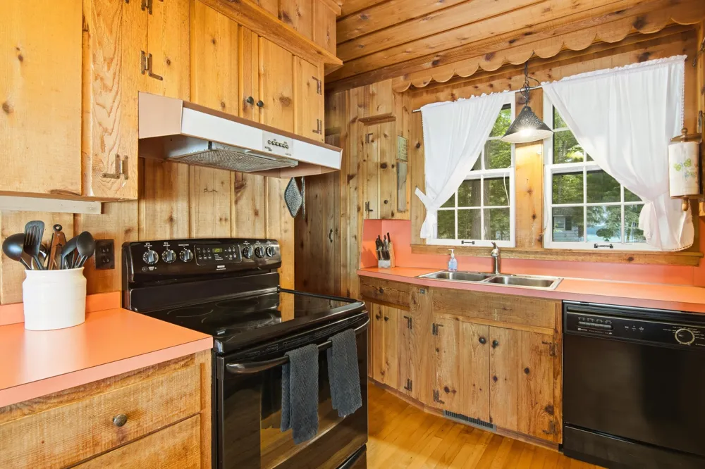 7356 SE Torch Lake Drive Helena Township, MI 49612