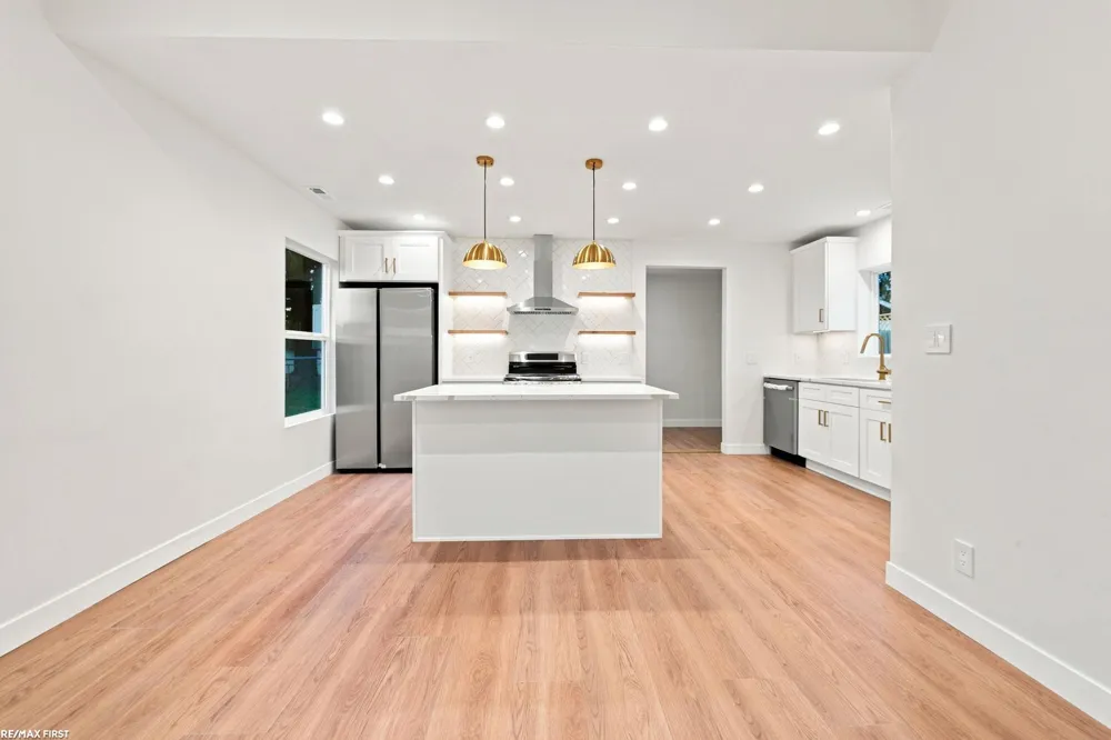 28751 Maple Street Roseville City, MI 48066