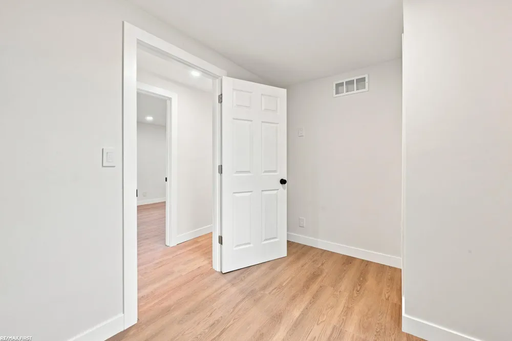 28751 Maple Street Roseville City, MI 48066