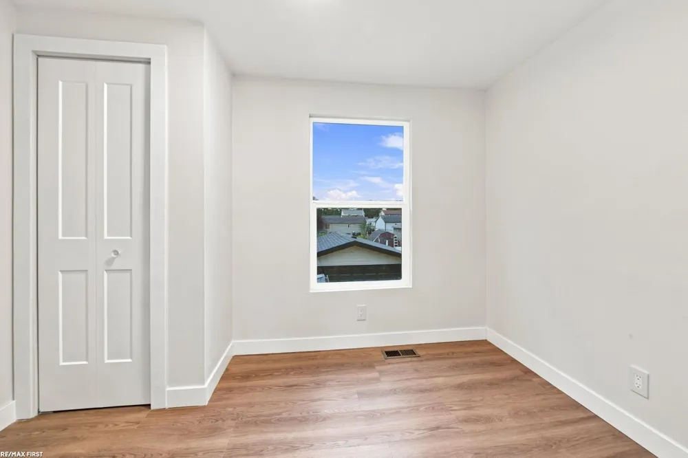28751 Maple Street Roseville City, MI 48066