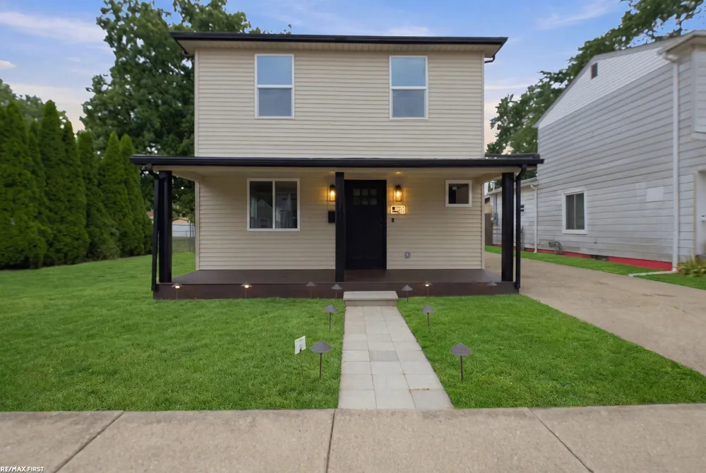28751 Maple Street Roseville City, MI 48066