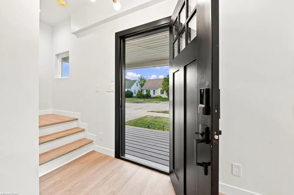 28751 Maple Street Roseville City, MI 48066