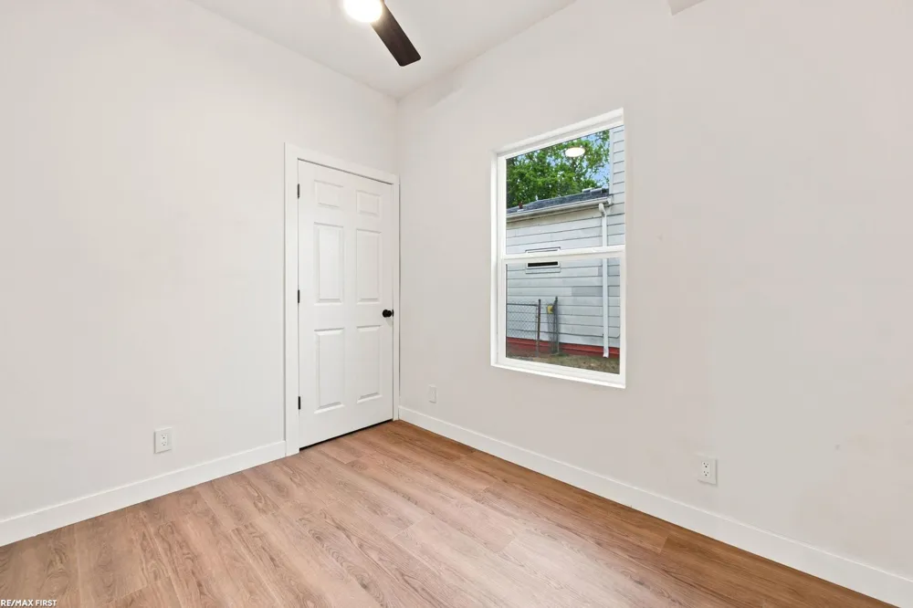 28751 Maple Street Roseville City, MI 48066