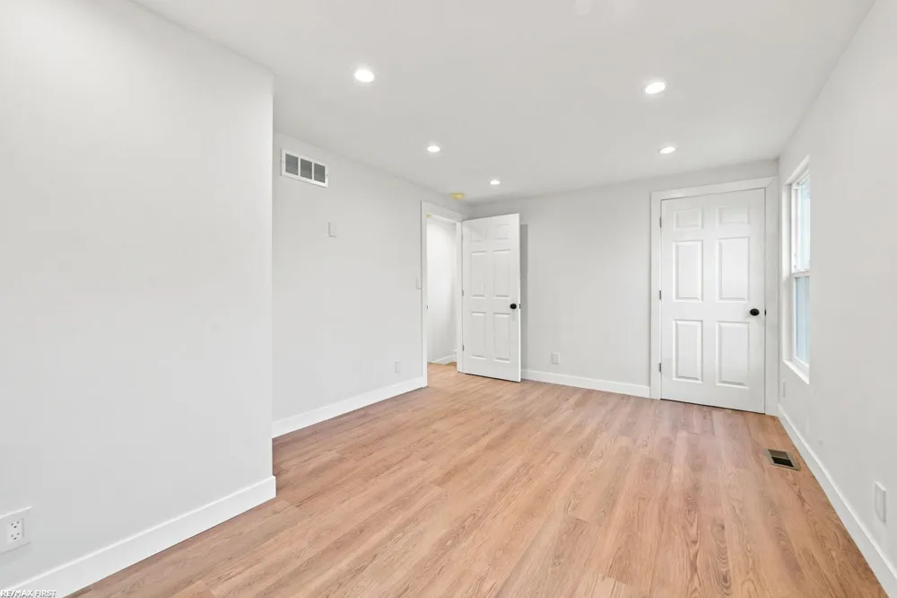 28751 Maple Street Roseville City, MI 48066